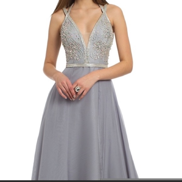 Beautiful one-of-a-kind ballgown perfect for prom, sweet16, and former locations - Picture 7 of 16